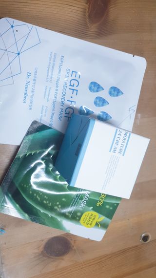 Dr.느루벗 느루벗 모이스쳐 24 크림 — 5점을 준 리뷰어가 2021년 1월 올린 사용 사진