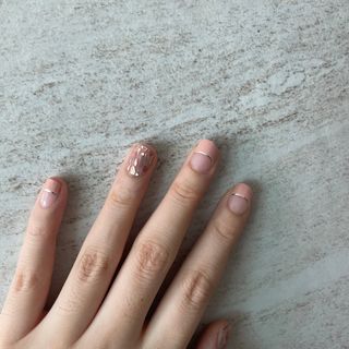 [네일가게] 햇빛에 닿으면 색이 변하는 신기한 햇살 반전 네일스티커_B — 5점을 준 리뷰어가 2021년 8월 올린 사용 사진