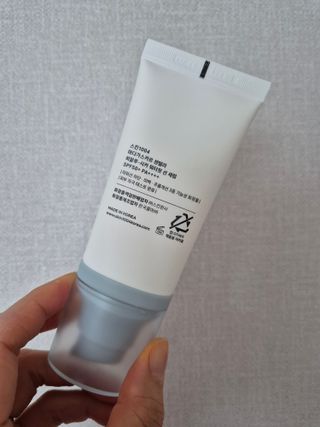 [스킨1004] 마다가스카르 센텔라 히알루-시카 워터핏 선세럼 50ml — 5점을 준 리뷰어가 2024년 5월 올린 사용 사진