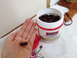 Swisse 스위스 고함량 프로폴리스 2,000mg 210정 — 5점을 준 리뷰어가 2021년 2월 올린 사용 사진