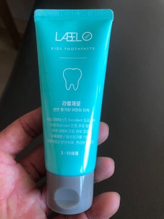 치과에서 쓰는 치약 _ 라벨제로 저불소 꼬마, 키즈, 유아, 베이비, 주니어 안전한 어린이치약 — 5점을 준 리뷰어가 2022년 10월 올린 사용 사진
