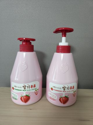 [과일나라] 피부가 마시는 딸기우유 바디클렌저&바디로션 — 5점을 준 리뷰어가 2022년 10월 올린 사용 사진