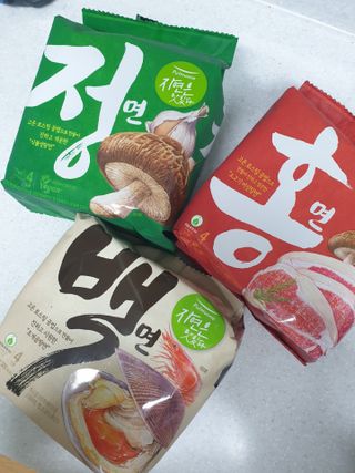 [풀무원] 자연은맛있다 정면, 백면, 홍면  세트 — 5점을 준 리뷰어가 2021년 4월 올린 사용 사진