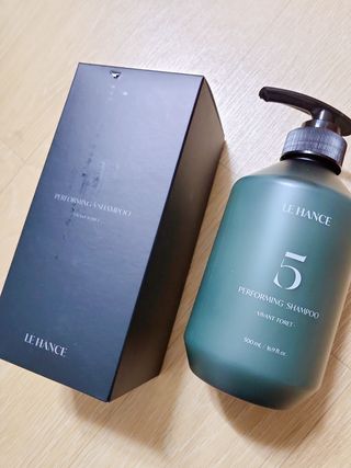 르핸스 퍼포밍 5 샴푸 비반트 포렛/베티버 포그 — 5점을 준 리뷰어가 2023년 2월 올린 사용 사진