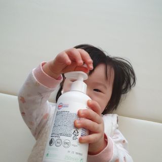 mom e 맘이 내추럴 베이비 케어 샴푸앤바스+로션 — 5점을 준 리뷰어가 2021년 1월 올린 사용 사진
