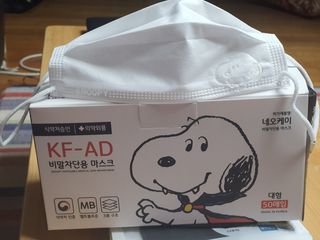 JHWORLD 스누피 마스크 정품 스누피 KF-AD 국내 비말차단 아동용 성인용 일회용 덴탈마스크 50매 — 5점을 준 리뷰어가 2021년 6월 올린 사용 사진