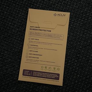 아클리브 Eco 항균 항바이러스 액정 보호필름(iPhone) — 4점을 준 리뷰어가 2022년 8월 올린 사용 사진