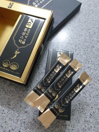 헬스업_천명진프리미엄홍삼스틱_10ml x 30포 — 5점을 준 리뷰어가 2021년 2월 올린 사용 사진