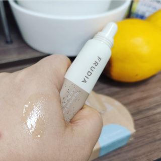 [후르디아] 올리브영 착한보습 비건 립버터 2종 — 3점을 준 리뷰어가 2023년 2월 올린 사용 사진