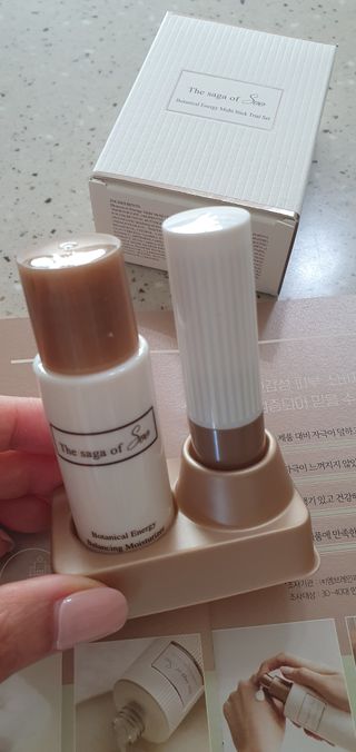 더사가오브수 [사가수] 효혜윤 보태니컬 에너지 에센스인로션 20ml /아이포올 스틱 3g — 5점을 준 리뷰어가 2023년 3월 올린 사용 사진