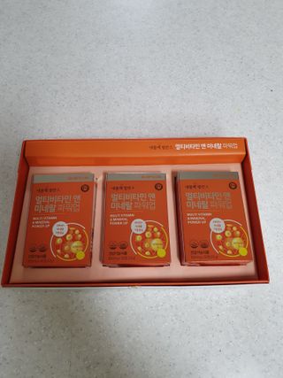 서울약사신협_내몸애발란스멀티비타민앤미네랄파워업_800mg x 90정 — 5점을 준 리뷰어가 2021년 5월 올린 사용 사진