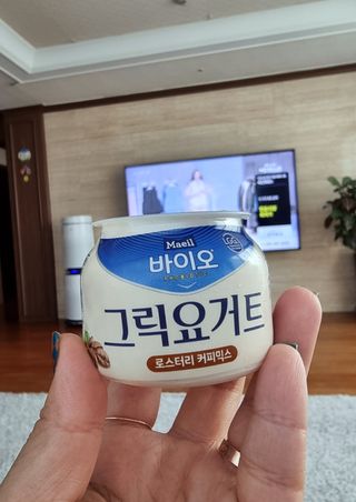 매일바이오 그릭요거트 오리지널 플레인 4개, 로스터리 커피믹스 4개 — 5점을 준 리뷰어가 2021년 12월 올린 사용 사진