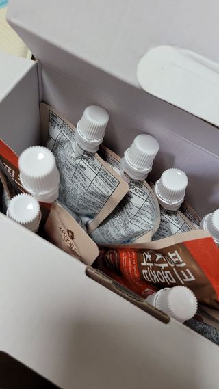 자연에온 핑크 자몽 착즙 100mL 10개입 1BOX +가 득담은 자몽 콜라겐 젤리스틱 1BOX — 5점을 준 리뷰어가 2021년 6월 올린 사용 사진