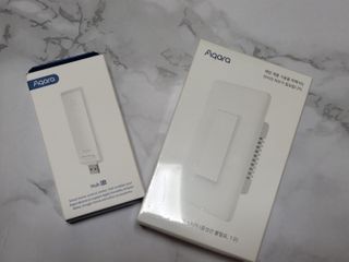 아카라 조명 스위치를 누워서 끄는 방법 (스마트 조명 스위치 2구 + 무선 리모트 스위치 1구 T1, 스마트 허브 E1) — 5점을 준 리뷰어가 2021년 12월 올린 사용 사진