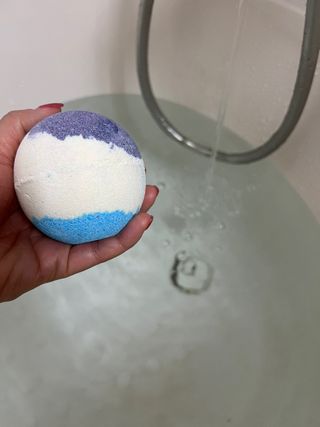 소담스퀘어 상암 Evreryday Bath Bomb Day7(에브리데이 배쓰밤 데이7) / 7종 중 2종 랜덤발송 — 5점을 준 리뷰어가 2022년 11월 올린 사용 사진