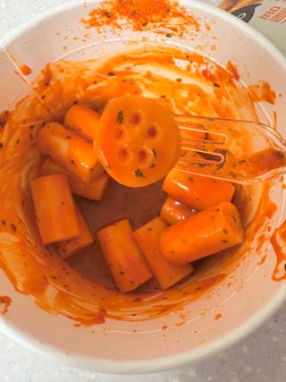 나우  [요리궁리] B타입 ( 매콤, 치즈, 매콤까르보 ) 꽃떡볶이 6개입 세트 — 5점을 준 리뷰어가 2025년 3월 올린 사용 사진