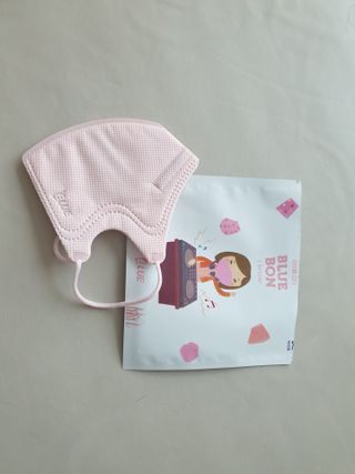[블루 본 아이노우] 유아용 컬러마스크 40 PCS SET 2중 택 1 — 5점을 준 리뷰어가 2021년 4월 올린 사용 사진