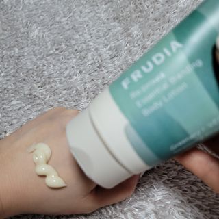 [후르디아] 올리브영 저자극 비건바디로션 — 5점을 준 리뷰어가 2023년 1월 올린 사용 사진