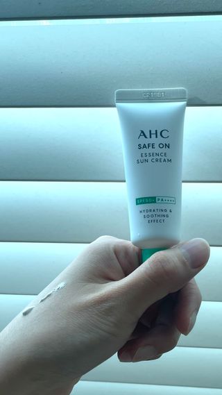 [AHC] 세이프온 에센스 선크림 올리브영 스페셜 증정 기획세트 — 5점을 준 리뷰어가 2022년 6월 올린 사용 사진