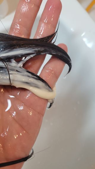 ★N쇼핑 헤어팩 1위★ 리하 에그 화이트 극손상 무실리콘 트리트먼트 헤어팩 — 5점을 준 리뷰어가 2022년 11월 올린 사용 사진