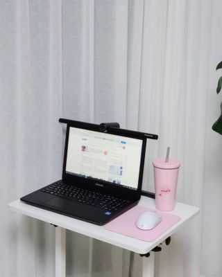TOMO GRAPHY 나 있을땐 환한 조명 나 없을땐 확실한 살균 ★ DESK LIGHT & STERILIZER [ON] ★ — 5점을 준 리뷰어가 2021년 11월 올린 사용 사진
