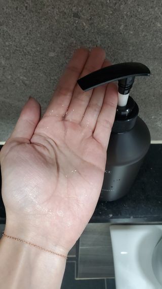 르핸스 퍼포밍 5 샴푸 비반트 포렛/베티버 포그 — 5점을 준 리뷰어가 2022년 12월 올린 사용 사진