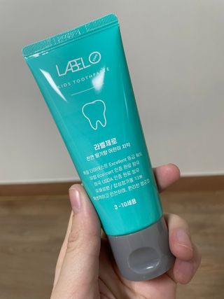 치과에서 쓰는 치약 _ 라벨제로 저불소 꼬마, 키즈, 유아, 베이비, 주니어 안전한 어린이치약 — 5점을 준 리뷰어가 2023년 1월 올린 사용 사진