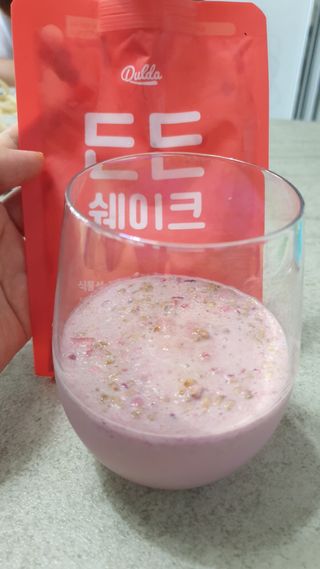 [덜다] 든든 식물성 단백질 쉐이크 40g X 7입 (곡물/딸기) — 5점을 준 리뷰어가 2023년 8월 올린 사용 사진