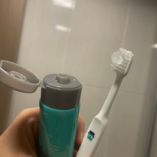치과에서 쓰는 치약 _ 라벨제로 저불소 꼬마, 키즈, 유아, 베이비, 주니어 안전한 어린이치약 — 5점을 준 리뷰어가 2022년 11월 올린 사용 사진