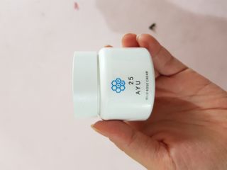 AYU25[아유트웬티파이브]다마스크로즈워터 베이스 천연 수분 촉촉 크림 — 5점을 준 리뷰어가 2021년 5월 올린 사용 사진