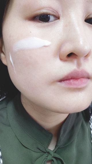 [후르디아] 모공블러 비건 선 프라이머 — 5점을 준 리뷰어가 2022년 5월 올린 사용 사진