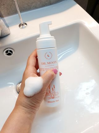 MF프리 [닥터문] 유산균 락토케어 질경초 여성청결제 200ml (폼타입) — 5점을 준 리뷰어가 2022년 7월 올린 사용 사진