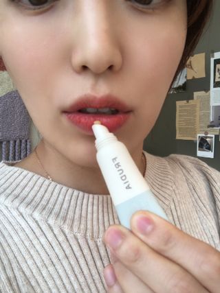 [후르디아] 올리브영 착한보습 비건 립버터 2종 — 5점을 준 리뷰어가 2021년 10월 올린 사용 사진