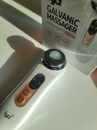 올인원 피부관리 이야 갈바닉 마사지기 — 5점을 준 리뷰어가 2023년 3월 올린 사용 사진