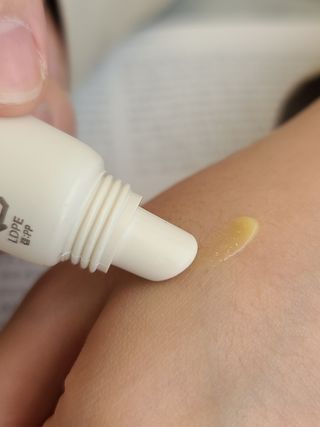 [후르디아] 올리브영 착한보습 비건 립버터 2종 — 5점을 준 리뷰어가 2021년 10월 올린 사용 사진