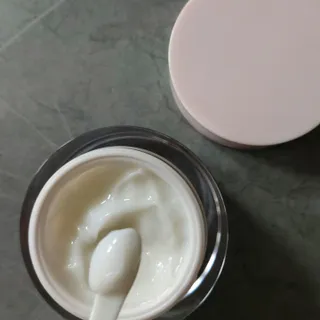 프리마인 바르기만 하면 철벽 스킨케어+24시간 마스크팩 효과. 셀라브 리제너레이팅 시스템 부스터+크림 세트 — 5점을 준 리뷰어가 2023년 7월 올린 사용 사진