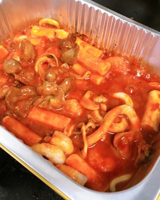 화끈한녀석들 새오똥400g 새우,오징어,똥집 볶음요리 소스,밀떡, 참기름 포함 — 5점을 준 리뷰어가 2022년 11월 올린 사용 사진