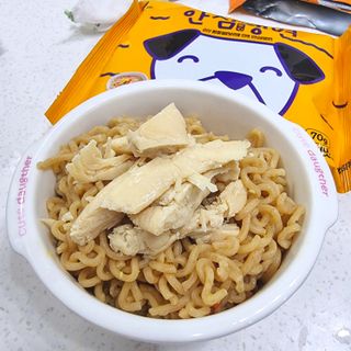 안심댕면 강아지라면 5봉지+쓰담쓰담 종합영양제 2스틱 샘플 증정 — 4점을 준 리뷰어가 2022년 8월 올린 사용 사진