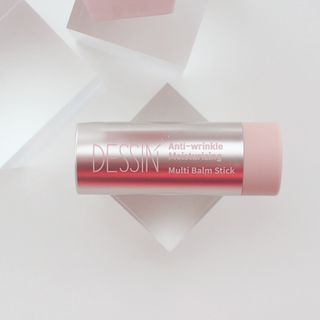 바르는뷰티 데생멀티밤 식물유래성분 97 저분자콜라겐 피부수분 미백 주름개선 멀티밤스틱 — 4점을 준 리뷰어가 2021년 11월 올린 사용 사진