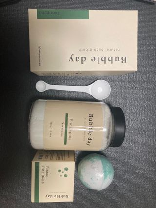 버블데이 아로마/과일 거품 입욕제 — 4.5점을 준 리뷰어가 2021년 7월 올린 사용 사진