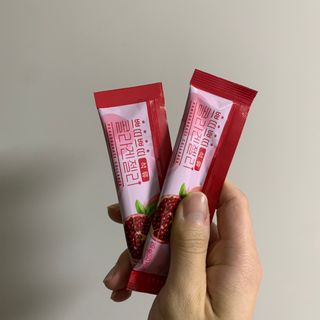 헬스업_쁘띠쁘띠석류콜라겐젤리_20g x 14포 — 4점을 준 리뷰어가 2021년 1월 올린 사용 사진