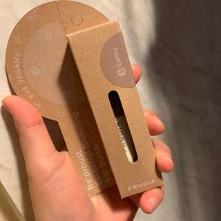 [후르디아] 올리브영 착한보습 비건 립버터 2종 — 5점을 준 리뷰어가 2023년 2월 올린 사용 사진