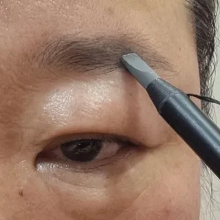 [MONDRAW] 몬드로우 POPBROW 크래용 아이브로우 색연필 타입 — 5점을 준 리뷰어가 2022년 4월 올린 사용 사진