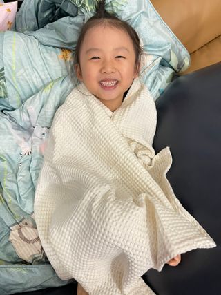 [쿠쿠드림] 완벽 항균 아기 애착이불 — 5점을 준 리뷰어가 2022년 12월 올린 사용 사진