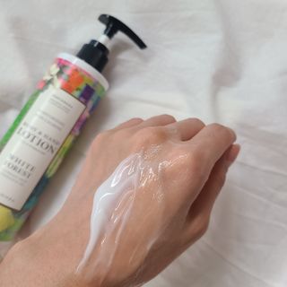 조향사 바디 앤 핸드 로션 화이트 포레스트 — 4점을 준 리뷰어가 2022년 7월 올린 사용 사진