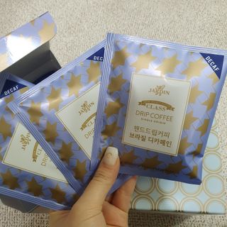 (주)쟈뎅 쟈뎅 클래스 핸드 드립 커피 10P 2종_디카페인 1종+랜덤 플레이버 1종 — 4.5점을 준 리뷰어가 2021년 4월 올린 사용 사진