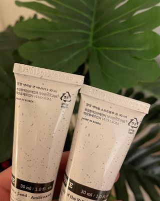 멈칫(MUMCHIT) 넥퍼퓸 NECKPERFUME 2가지 향 — 5점을 준 리뷰어가 2021년 12월 올린 사용 사진