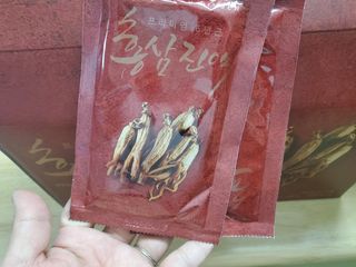 서울약사신협_프리미엄 6년근 홍삼진액_70mlx30포 — 5점을 준 리뷰어가 2021년 2월 올린 사용 사진
