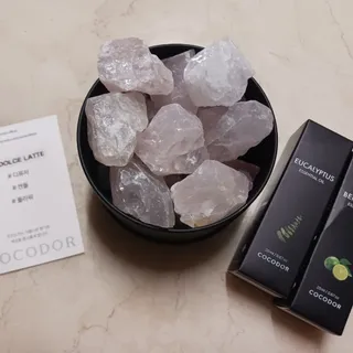 [코코도르] 스톤 에센셜 디퓨저 세트 (틴케이스+스톤+에센셜오일 20ml*2ea) — 5점을 준 리뷰어가 2024년 8월 올린 사용 사진