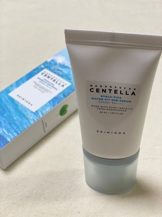 [스킨1004] 마다가스카르 센텔라 히알루-시카 워터핏 선세럼 50ml — 5점을 준 리뷰어가 2024년 5월 올린 사용 사진